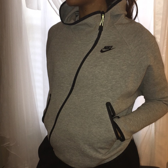 Nike hooded jacket - Picture 2 of 7